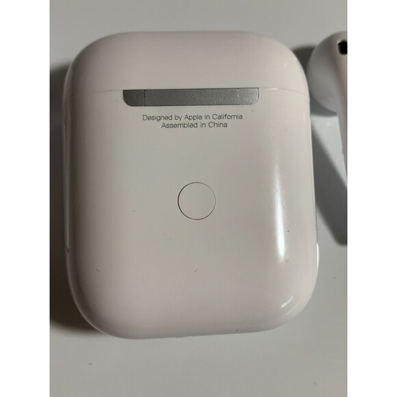 Apple Air Pods Model A2031 (2nd Generation) with Charging Case + Lightning Cable - Picture 9 of 11